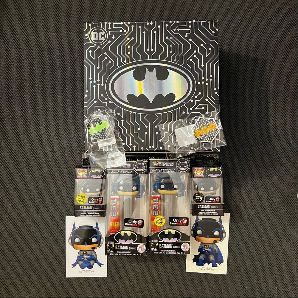 Funko POP! Batman GameStop EXL (Pez & Keychain)